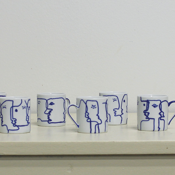 Tasses à café bleues en céramique blanche série 1