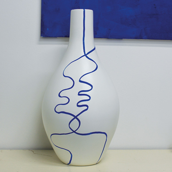 Vase ligne bleue en céramique blanc